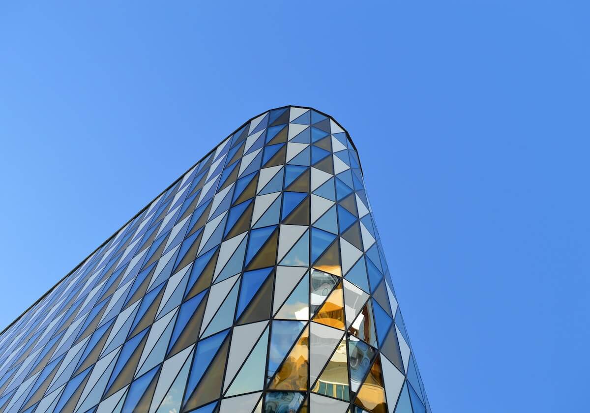 攀上高枝！比亚迪重金赞助曼城引热议 网友戏言：王钰栋有望踢欧冠