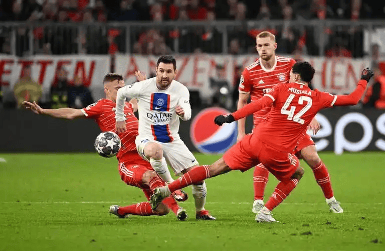 德信对决:拜仁慕尼黑在主场迎战皇马,谁能主导节奏?